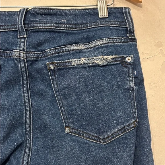 Anthropologie Pilcro slim cropped boyfriend jeans with accent design Size 28 EUC - Picture 6 of 11